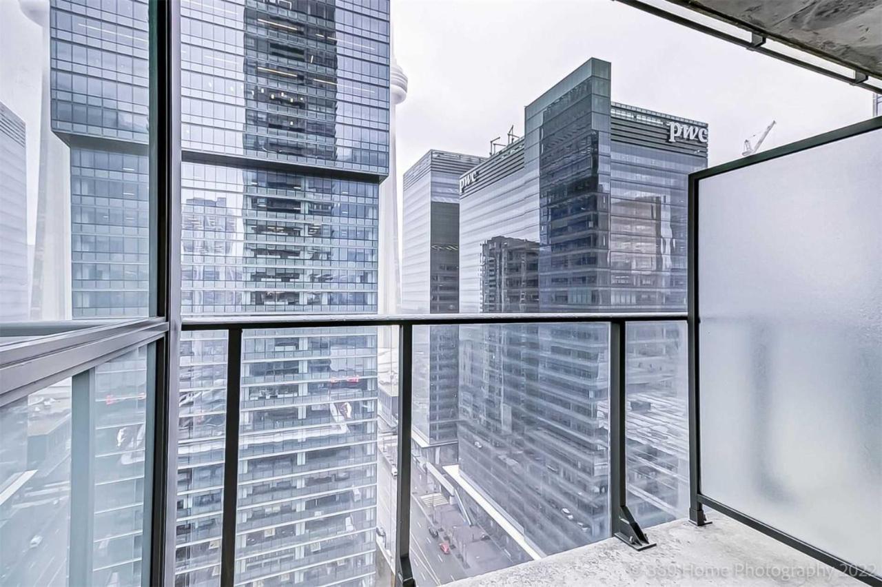 Prime Location - Stunning 2-Bdrm Condo Toronto Zewnętrze zdjęcie