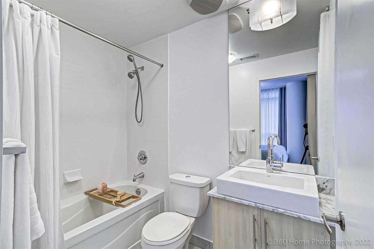 Prime Location - Stunning 2-Bdrm Condo Toronto Zewnętrze zdjęcie