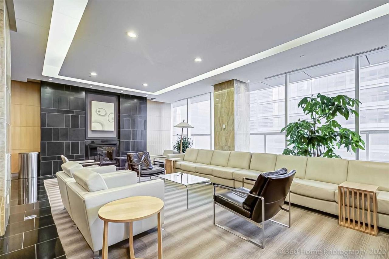 Prime Location - Stunning 2-Bdrm Condo Toronto Zewnętrze zdjęcie